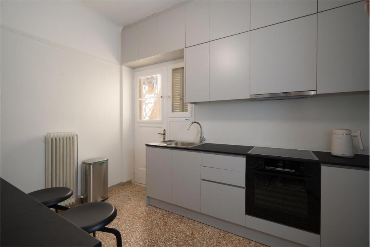 Vibrant Urban Getaway: Charming 2-Bedroom Near Bars, Parks, And Metro 아테네 외부 사진