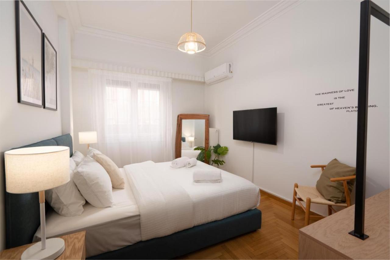 Vibrant Urban Getaway: Charming 2-Bedroom Near Bars, Parks, And Metro 아테네 외부 사진